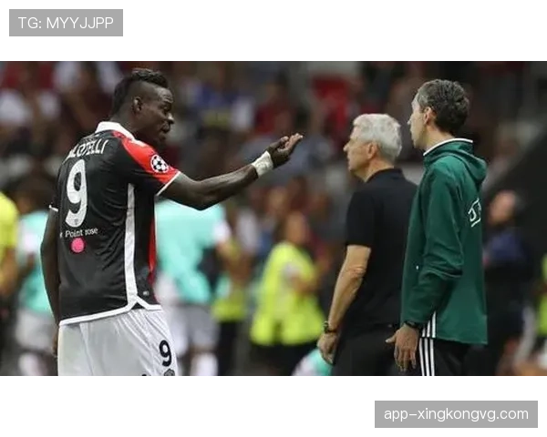 巴洛特利训练迟到还顺走队友早餐？