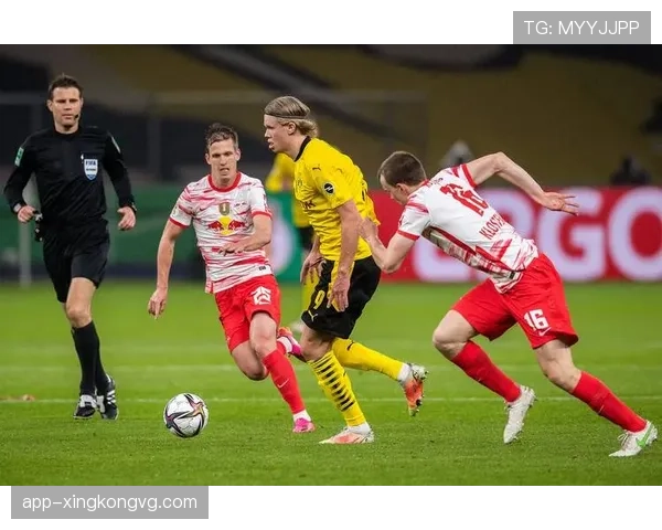 奥尔莫的德国杯冠军主力身份与俱乐部荣誉解析