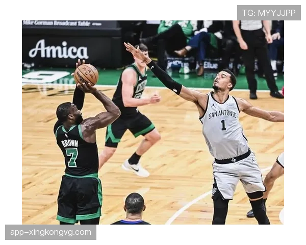 怀特首发挡拆牵制塔图姆拉开空间 明显提升关键效率