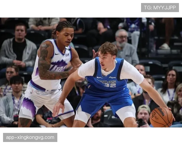 弗拉格内线挡拆制造错位，拉开禁区防守胜过中锋